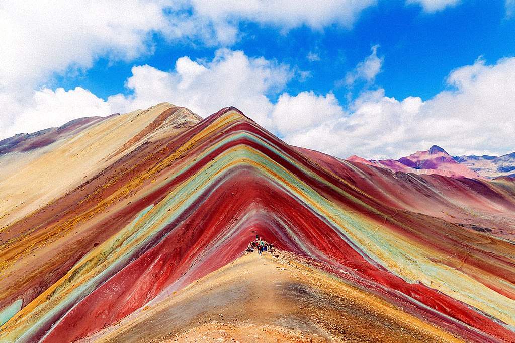 montaña arco iris perú