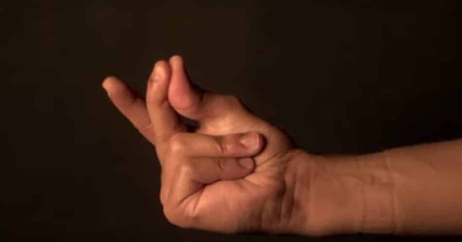 VIDEO: Conoce la sorprendente física de chasquear los dedos