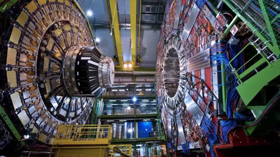 LHC: El acelerador de partículas del CERN enciende máquinas