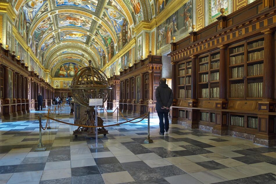 La esfera armilar de la biblioteca del Monasterio de El Escorial