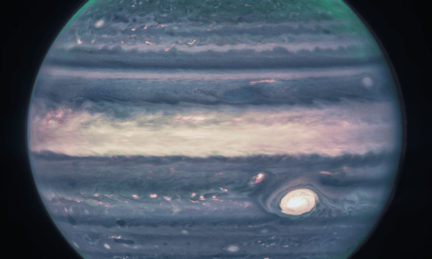 ¡Júpiter brilla! El telescopio James Webb fotografía sus auroras boreales