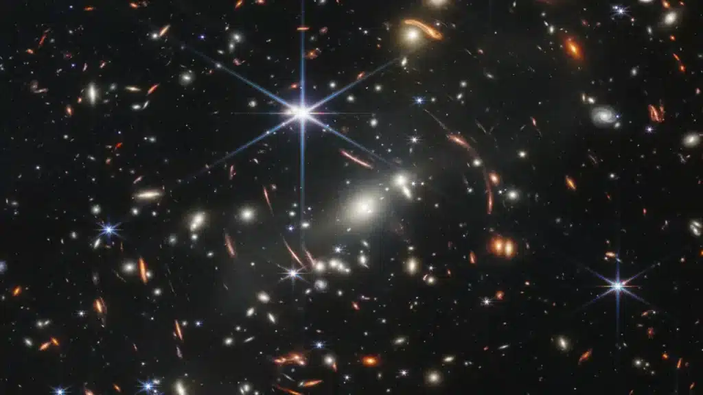 La primera imagen presentada del telescopio James Webb, el cluster de galaxias SMACS 0723