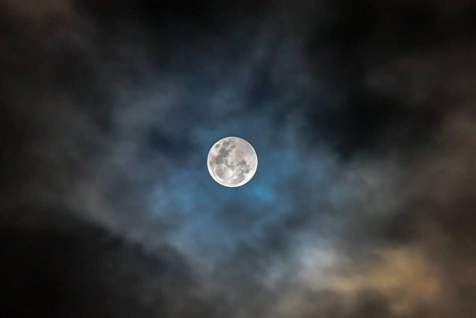 ¿Superluna? No, pero esta noche podrás ver la microluna llena: la luna del lobo