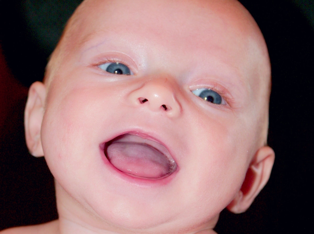 первые зубы ребенка фото