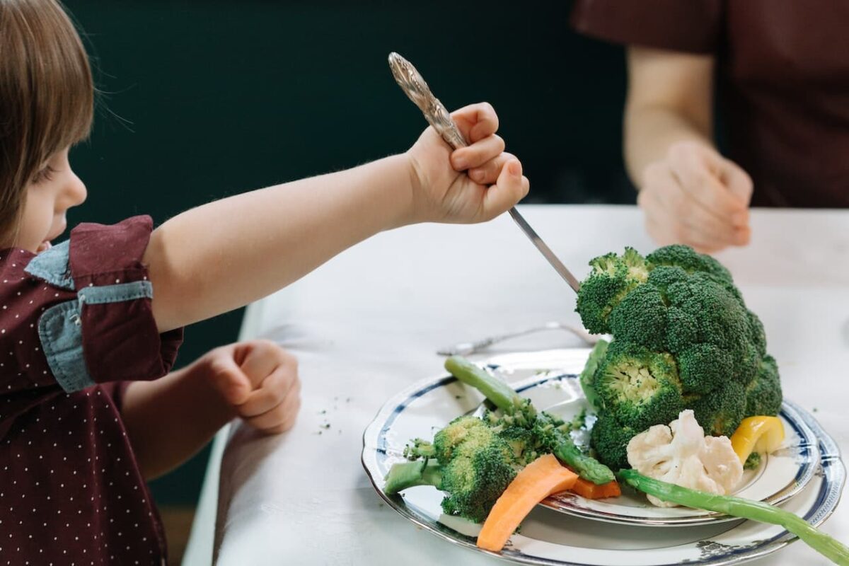 Para que los niños coman más verdura, hay que alargar las comidas familiares