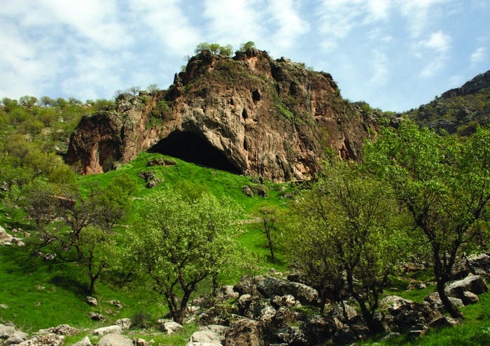 Vista de la entrada a la cueva de Shanidar, en los montes Zagros, en la región del Kurdistán, al norte de Irak. Foto: Profesor Graeme Barker