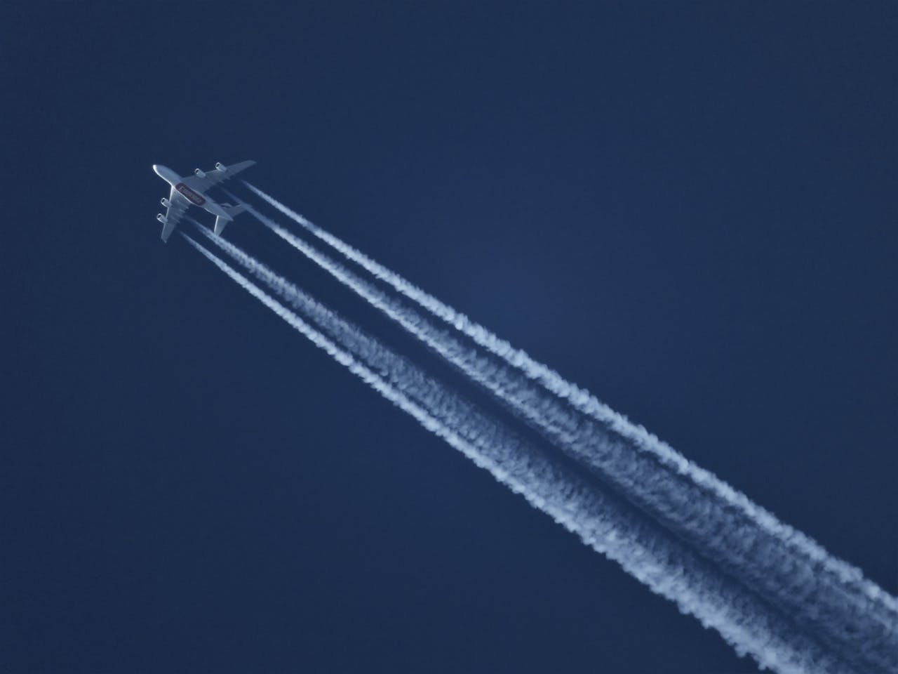 Las estelas de vapor de los aviones de bajas emisiones pueden ser un problema