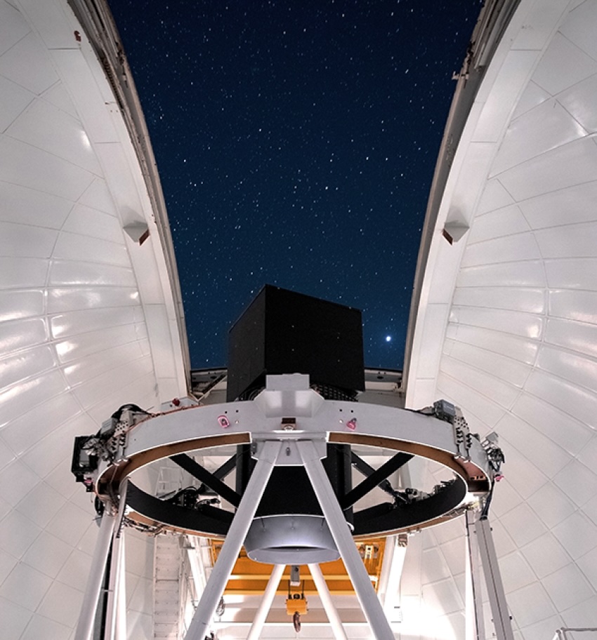 El corrector de foco primario y posicionador WEAVE en el telescopio William Herschel en La Palma, España.El corrector de enfoque y posicionador WEAVE en el telescopio William Herschel en La Palma, España. ING