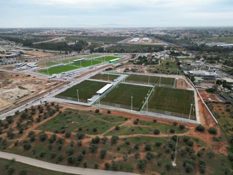https://quo.eldiario.es/wp-content/uploads/2025/10/Vista-aerea-de-la-Ciudad-Deportiva-Rafael-Gordillo