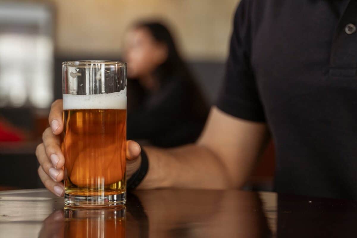 La vacuna en una cerveza se enfrenta a los negacionistas de las vacunas