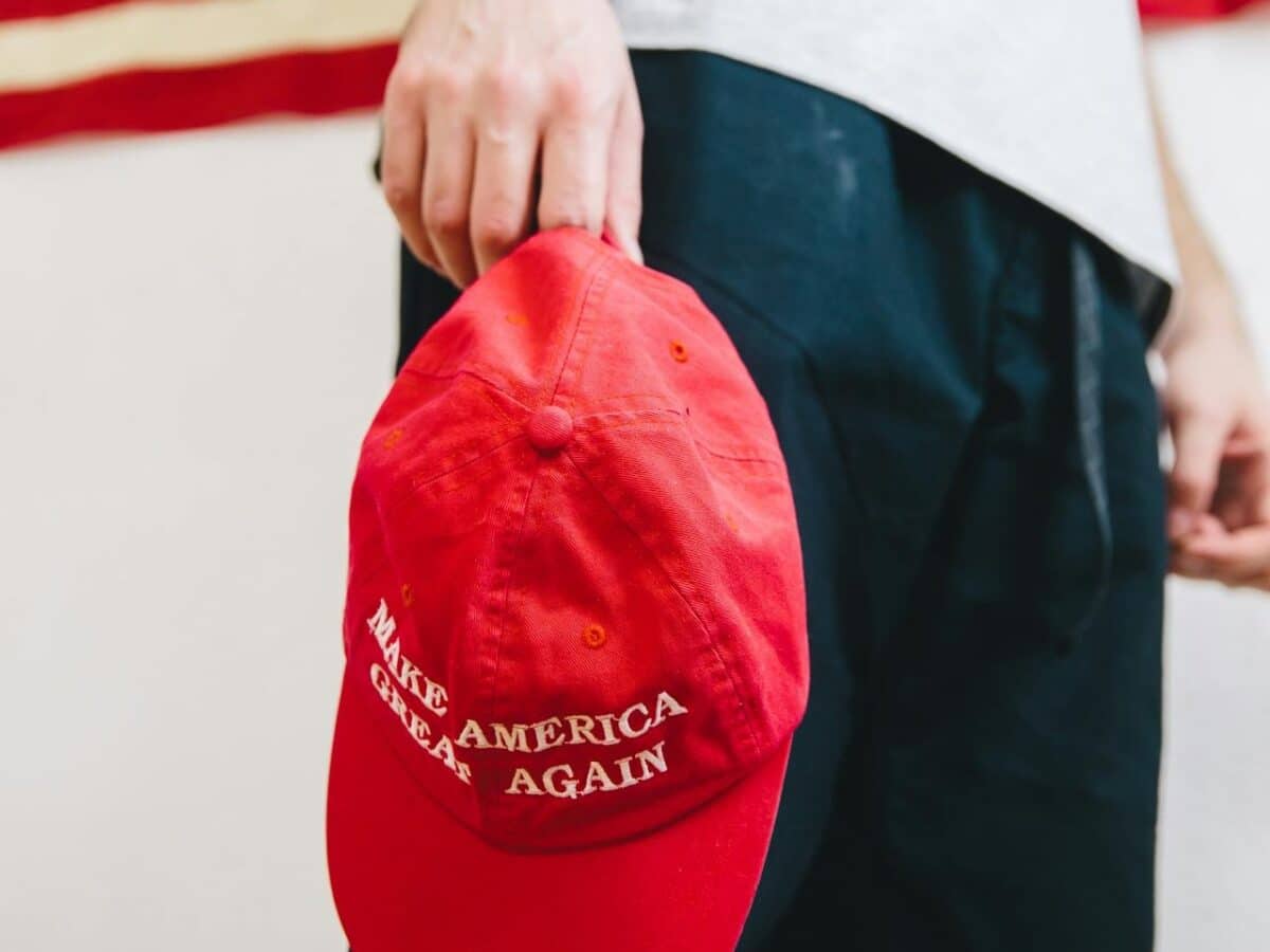 Los votantes de Trump son inseguros y desean un pene más grande, según los estudios