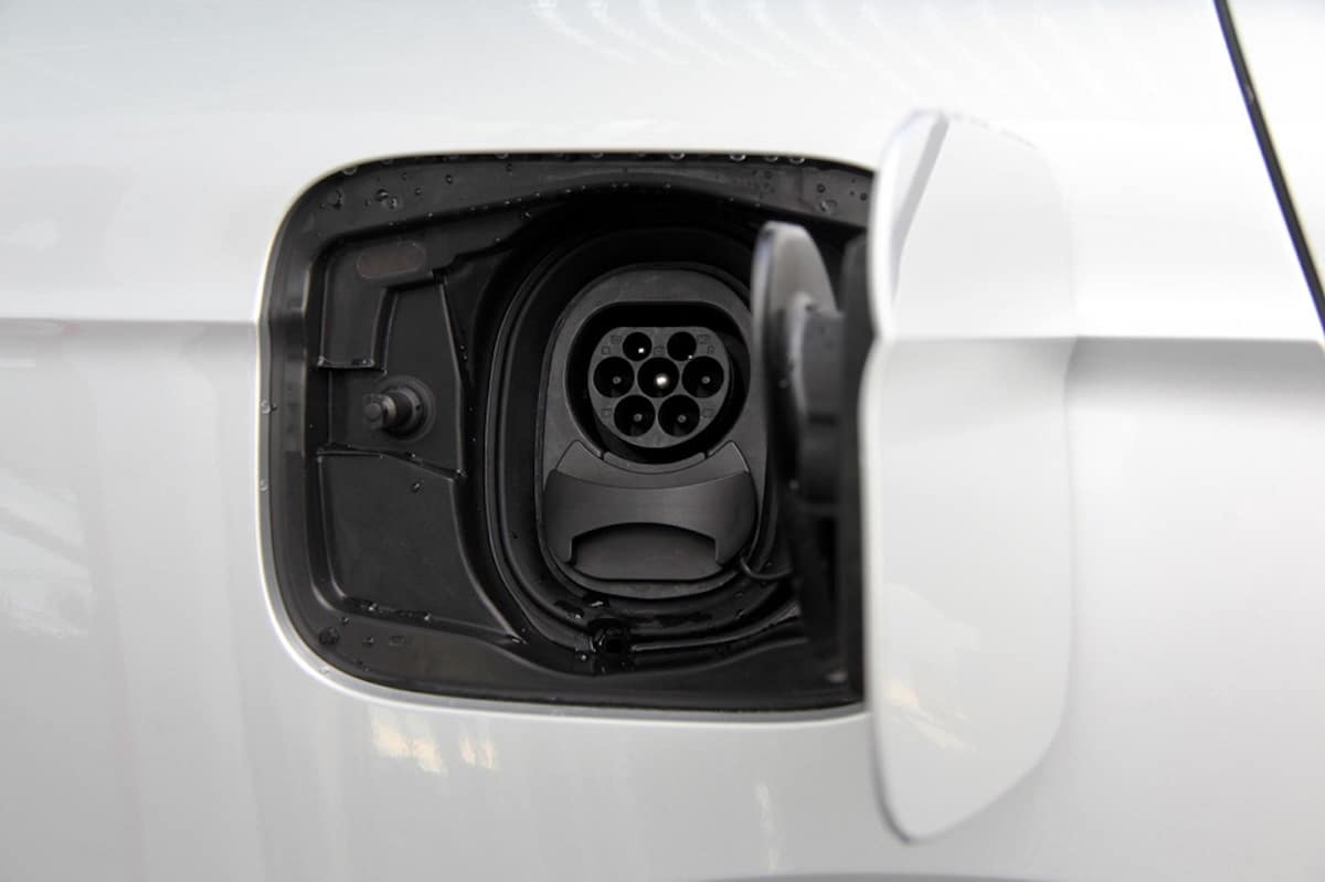 Del enchufe doméstico a la carga rápida: puntos de recarga del coche eléctrico