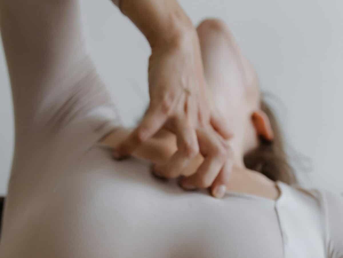 Si te pica, te rascas, pero ¿cómo sabe el cerebro cuándo parar?