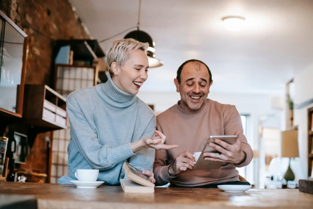 A partir de los 50, el matrimonio ya no es importante, pero vivir juntos aumenta la felicidad