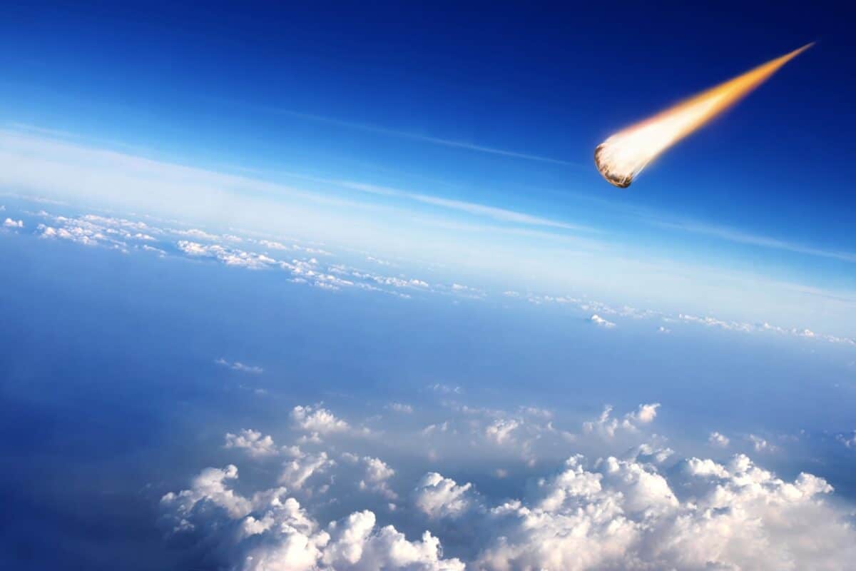 Un meteorito cayó en el salón de una casa, pero no es un meteorito común