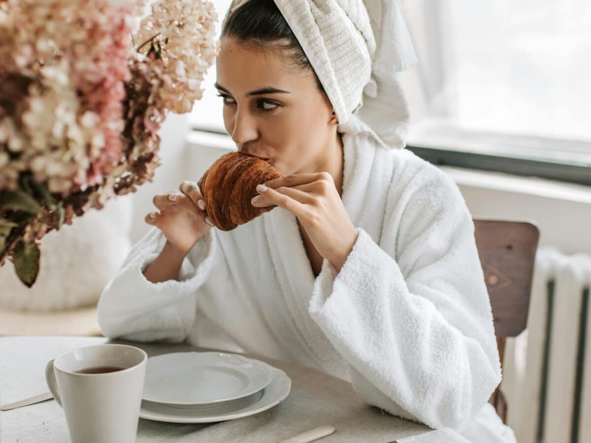 Nuevo estudio: masticar despacio funciona como Ozempic y puede cambiar tus hormonas del hambre