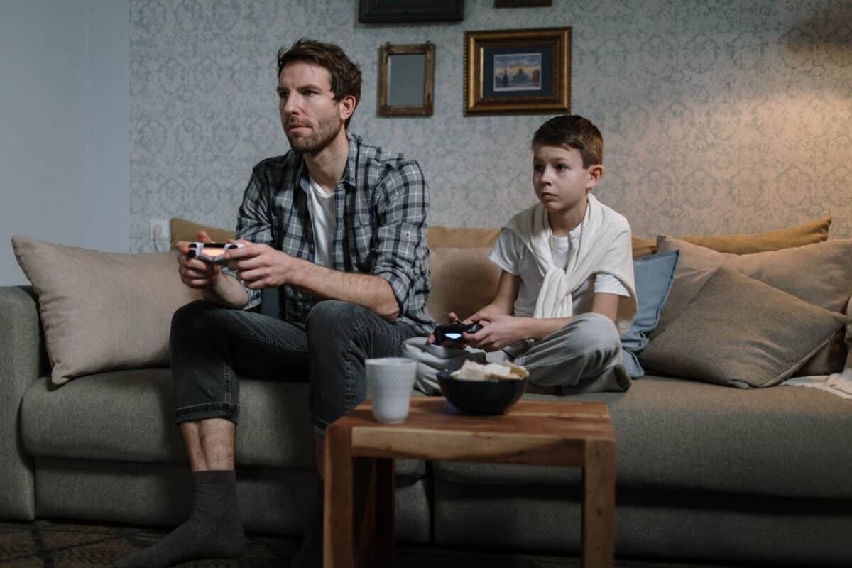 El uso de videojuegos en adolescentes lo determinan los hábitos digitales de los padres
