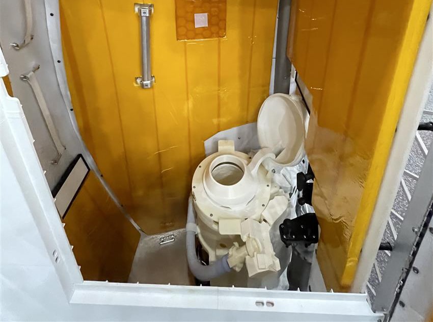 dónde van al baño los astronautas