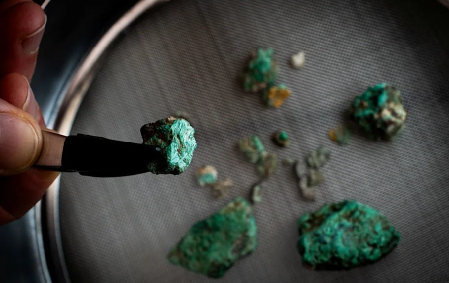 Fragmentos de malaquita recuperados de Cova 338.