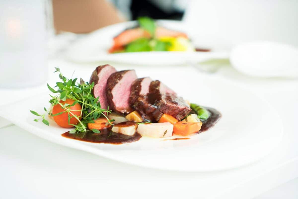 Estudio: comer carne roja a diario durante un mes no empeora la salud