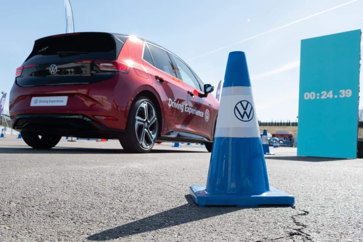 Solo el 5% de las víctimas mortales en accidentes de coche en España frenó antes del impacto