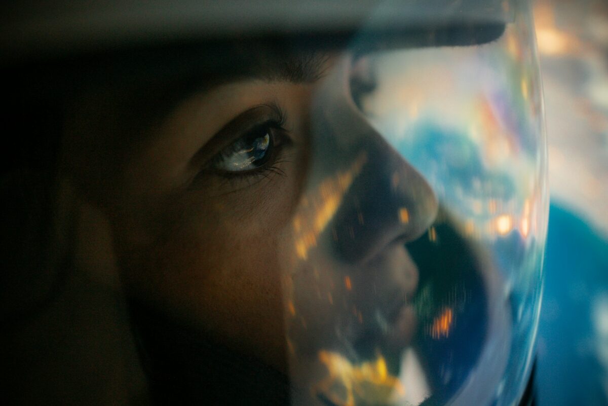 Viajar al espacio altera la mente de forma similar a un viaje psicodélico 
