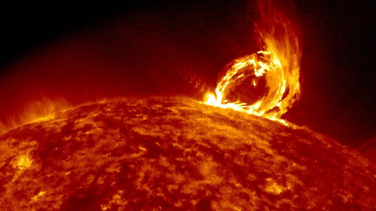 VIDEO: Estas son las imágenes más nítidas del Sol jamás vistas 2 Los científicos afirman haber identificado la fuerza motriz que está detrás de las repentinas explosiones de plasma solar y campos magnéticos que el Sol envía al espacio.