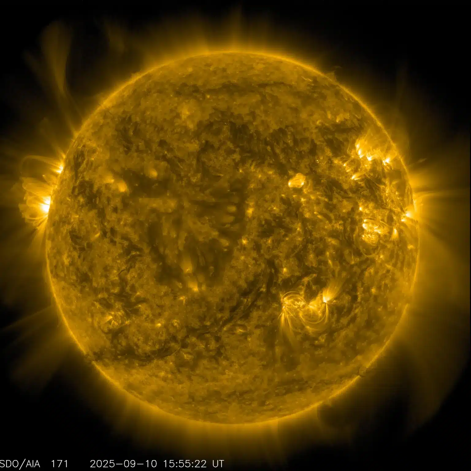 VIDEO: Estas son las imágenes más nítidas del Sol jamás vistas 3 Una imagen del Sol captada por la NASA en la que se aprecian eyecciones