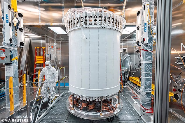 ¿Hemos detectado materia oscura? 2 Los investigadores dedicaron dos años a analizar minuciosamente los datos del experimento LUX-ZEPLIN (LZ), uno de los detectores de materia oscura más sensibles del mundo